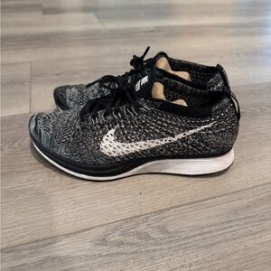 Nike Flyknit Racer Oreo2 size 5.5 M